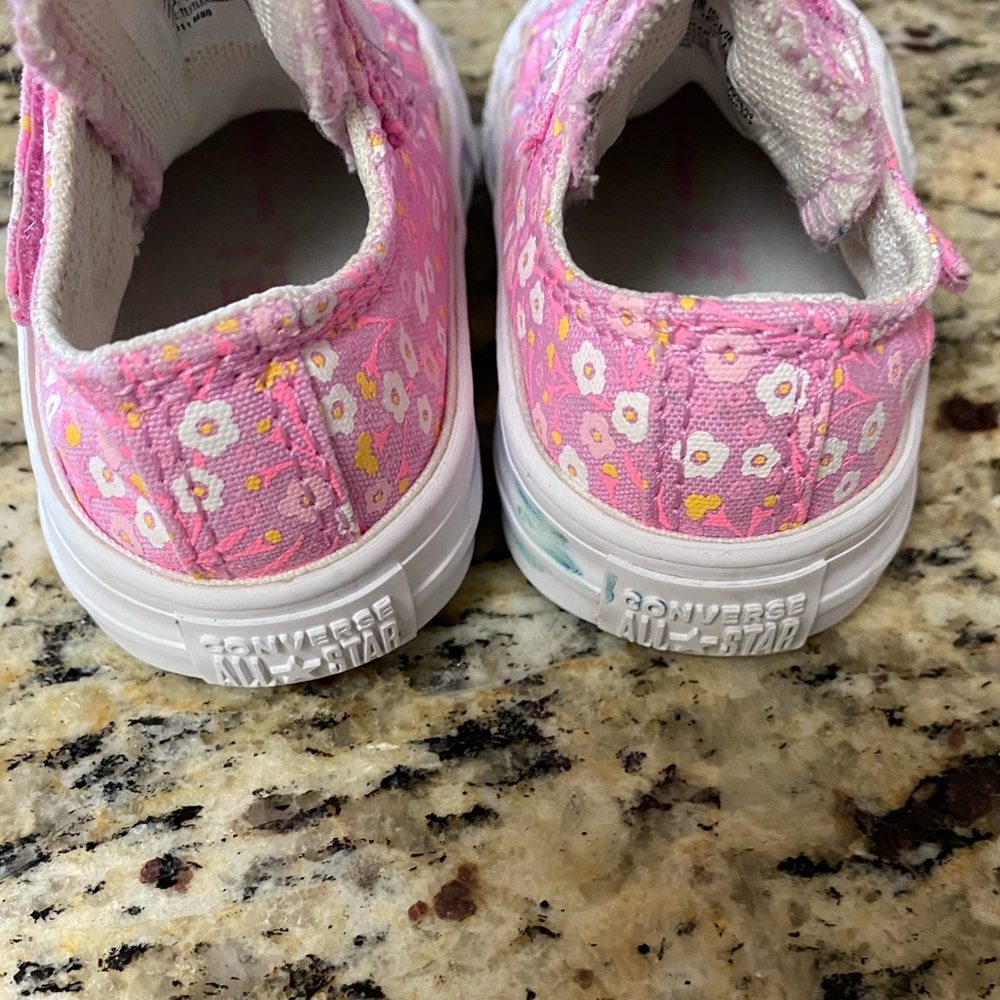 Converse - Picture 3 of 4